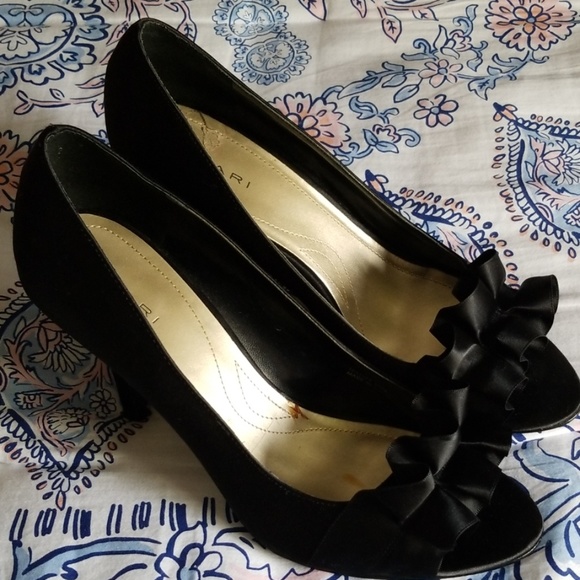 Tahari heels - Picture 2 of 5